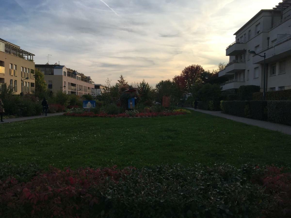 מונטבראן Studio Disneyland Paris - Terrasse מראה חיצוני תמונה